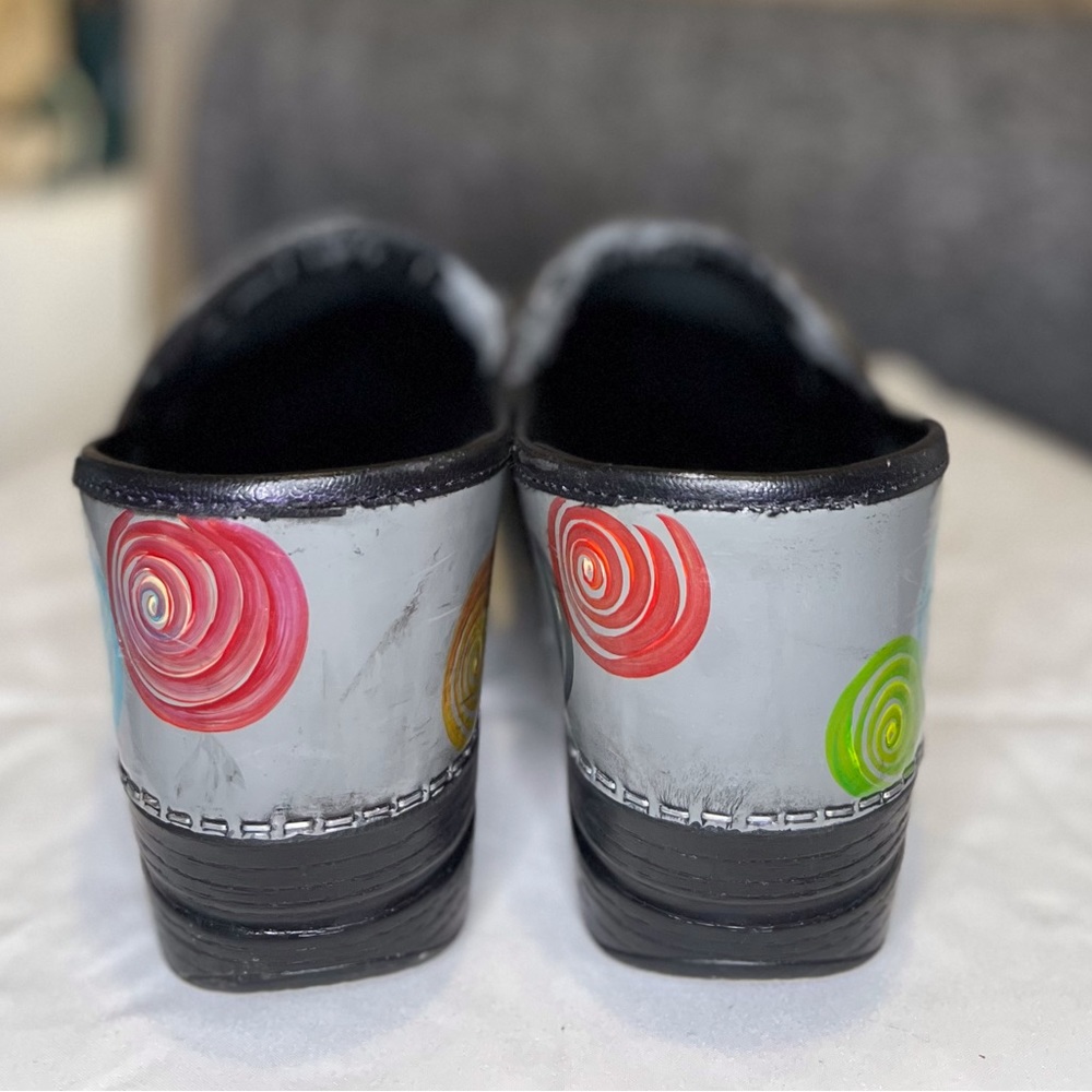 Dansko nursing clogs - Picture 8 of 10